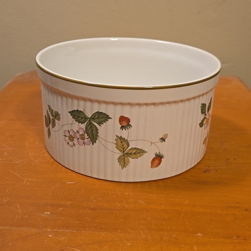 Wedgwood Wild Strawberry Oven to Table Souffle Dish